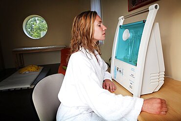 Reportage in the Chrysalide wellness centre in France. A patient uses a Jacquier Air Bowl®, a biocatalytic oxygenation device. It diffuses essential oils, oxygenation catalysers capable of stimulating oxygen metabolism. This technique allows oxygenation of all the tissues without hyper oxygenation or the risk of cellular oxygenation.