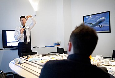 Reportage in the Fear of Flying treatment centre in Paris, France. This centre offers courses given by Velina Negovanska, doctor in psychology, specialising in cognitive behavioural therapy and coping with stress and phobias, and Xavier Tytelman, an French navy ex-pilot.