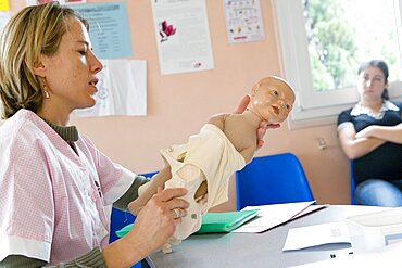 Midwife Teaches Delivery Prep Class