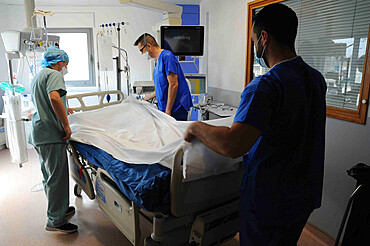 Medical intensive care unit at Jacques Cartier Hospital in Massy