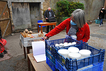 Former high-level sportsman Xavier Philippe has converted to goat farming and the manufacture and sale of fresh cheese, tomme cheese, cottage cheese, cheese, yogurt, organic milk