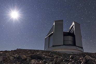 Moon and Vista Telescope