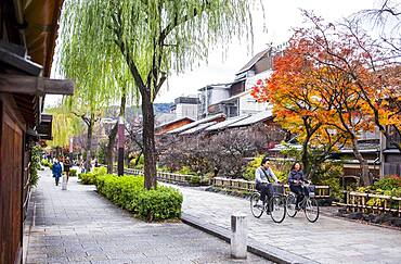 Shirakawa-minami-dori, Gion district, Kyoto. Kansai, Japan.