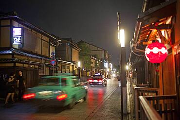 Street scene in Hanamikoji dori street.Geisha's distric of Gion.Kyoto. Kansai, Japan.