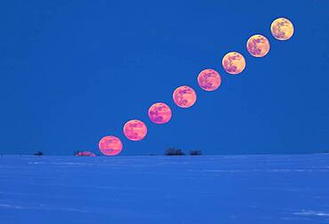 The rising of the Full Moon on Easter eve, Saturday, March 31, 2018, on a very cold night with lots of snow still on the ground in Alberta. So this is more a winter Moon than a spring one. This is the 'paschal' Moon ' the one that defines the date of Easter, being the first Full Moon after the vernal equinox. The first Sunday after that Full Moon, in this case the next day, is Easter Sunday.