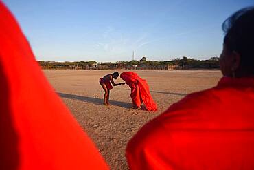 Yonna dance, also called Chichamaya, carries a considerable symbolic charge for the Wayuu indigenous people of Colombia, representing three basic principles for this tribal group: Social equality, collective solidarity and the improvement of relations between the human being and the Cosmos.