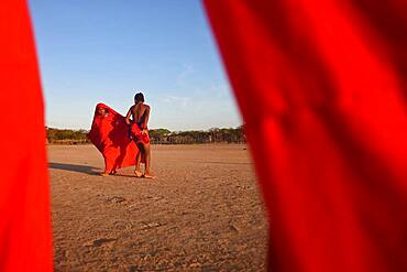 Yonna dance, also called Chichamaya, carries a considerable symbolic charge for the Wayuu indigenous people of Colombia, representing three basic principles for this tribal group: Social equality, collective solidarity and the improvement of relations between the human being and the Cosmos.