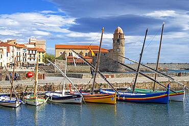 Typical boats and Notre-Dame-des-Anges church and landscape seaside beach of the picturesque village of Collioure, near Perpignan at south of France Languedoc-Roussillon Cote Vermeille Midi Pyrenees Occitanie Europe