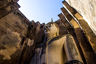 Buddhist faith in Wat Si Chum Buddha gigantic statue