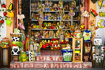 Ceramics shop in Tonal·, Mexico.