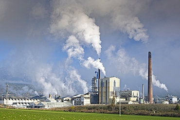 Air pollution in an industrial plant. Spain, Europe