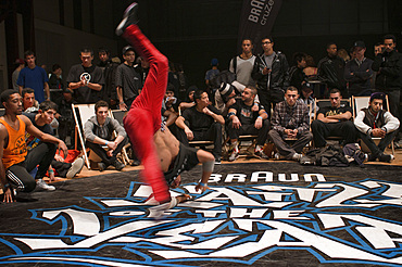 The Battle of the Year Breakdance and Hip Hop competition in Montpellier France.
Each year is a great time of Hip Hop culture lies ahead for the final of Battle of the Year, this Breakdance competition puts face to face the best crews of France. Beyond the competition, the Festival A change of direction means a whole week of evenings, debates, exhibitions, graffiti, and Bboy battles Bgirl...