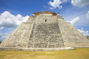 Piramide del Adivino, Pyramid of the Magician, Uxmal Archaeological Site, Uxmal, Yucatan State, Mexico