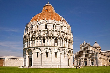 The baptistry and cathedral, Piazza del Duomo, Pisa, Tuscany, Italy