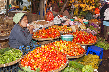 Food stall in market, Pyin Oo Lwin, also known as Pyin U Lwin and Maymyo, Mandalay, Myanmar, (Burma)