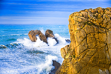 Coastal cliffs.
Liencres, Cantabria, Spain.