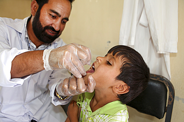 Afghan children being vaccinated