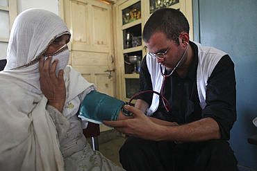 medical care to victims of the floods in pakistan