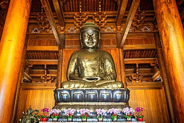 The Buddha statue in the main hall of the Jing'an Temple, Shanghai, China