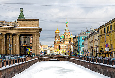 View over Griboedov Canal towards Kazan Cathedral and Church on Spilt Blood (Khram Spasa na Krovi), UNESCO World Heritage Site, Saint Petersburg, Russia, Eurasia