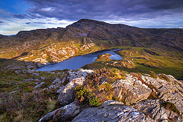 Gloyw Lyn Lake and Rhinog Fawr, the Rhinogydd (Rhinogs), Snowdonia National Park, North Wales, United Kingdom, Europe