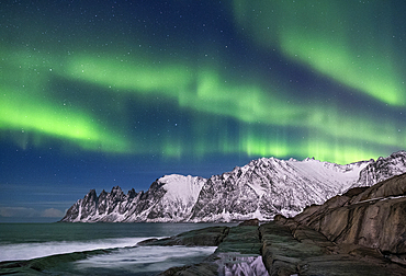 The Aurora Borealis (Northern Lights) over The Devils Jaw (Devils Teeth), Oskornan mountains, Tungeneset, Senja, Troms og Finnmark County, Norway, Scandinavia, Europe