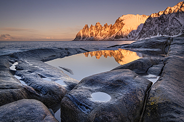 The Devils Jaw (Devils Teeth) at sunset, Tungeneset, Senja, Troms og Finnmark County, Norway, Scandinavia, Europe