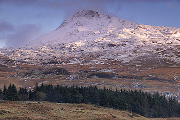 Last light on Yr Aran in winter from Rhyd Ddu, Snowdonia National Park (Eryri), North Wales, United Kingdom, Europe