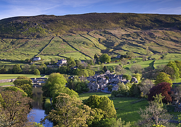 Village of Burnsall and the River Wharfe, Wharfdale, Yorkshire Dales National Park, Yorkshire, England, United Kingdom, Europe