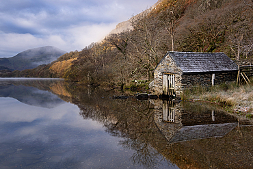 Early morning mist clearing from Llyn Dinas, Nant Gwynant, Snowdonia National Park, Eryri, North Wales, UK