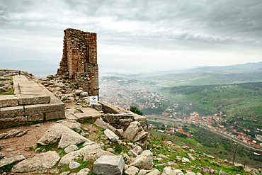 View from the Amphitheater in the ancient city of Pergamon, UNESCO World Heritage Site, Anatolia, Asia Minor, Turkey, Eurasia