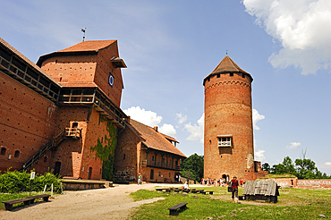 Medieval brick castle, Turaida Museum Reserve, Sigulda,Gauja National Park, Vidzeme Region, Latvia, Baltic region, Europe