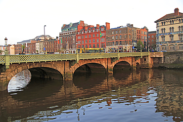 Grattan Bridge,dating from the 1870s, crossing River Liffey, Dublin city centre, Republic of Ireland, Europe