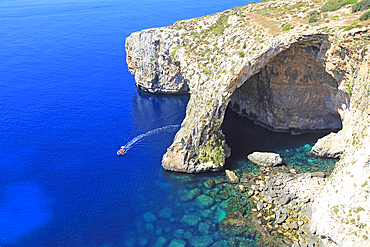 The Blue Grotto natural sea arch and cliffs, Wied iz-Zurrieq, Malta, Mediterranean, Europe