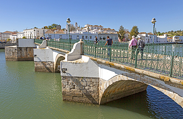 Ponte Romana de Tavira (Roman Bridge) spanning the River Gilao (Rio Gilao), present structure dates from 1667, town of Tavira, Algarve, Portugal, Europe