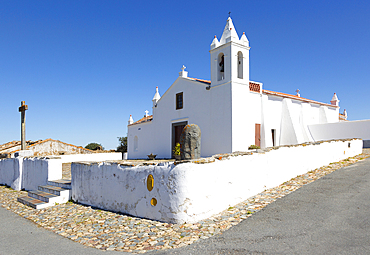 Whitewashed building in rural country village, Catholic church of Igreja Santa Barbara de Padraes, near Castro Verde, Baixo Alentejo, Portugal, Europe