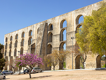 Amoreira Aqueduct (Aqueduto da Amoreira) built on foundations of a Roman aqueduct, in the town of Elvas, Alentejo, Portugal, Europe