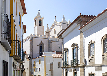 Historic 16th century church of Saint Francis (Igreja de Sao Francisco), built in Gothic style, with Manueline influences, completed around 1510, design of Martim Lourenco, city of Evora, UNESCO World Heritage Site, Alto Alentejo, Portugal, Europe