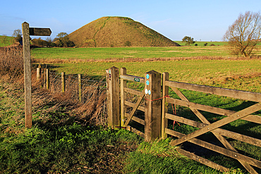 Silbury Hill neolithic site, the largest manmade prehistoric structure in Europe, Wiltshire, England, United Kingdom, Europe