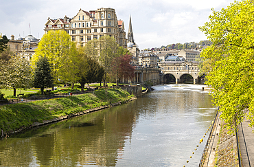 Pulteney Bridge and Empire Hotel, River Avon, UNESCO Wold Heritage Site, Bath, Somerset, England, United Kingdom, Europe