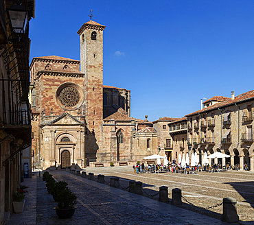 View from Plaza Mayor of cathedral church, Catedral de Santa María de Siguenza, Siguenza, Guadalajara province, Spain, Europe