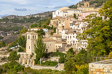 Historic buildings on steep hillside, Rio Jucar gorge, Cuenca, Castille La Mancha, Spain, Europe