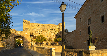 Old city walls, entrance to historic castle site, Cuenca, Castille La Mancha, Spain, Europe