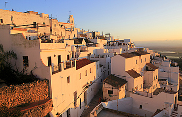 Pueblo blanco historic village whitewashed houses on hillside, Vejer de la Frontera, Cadiz Province, Spain