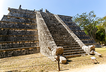 The Ossuary building, Tomb of the Great Priest, Chichen Itza, Mayan ruins, UNESCO World Heritage Site, Yucatan, Mexico, North America