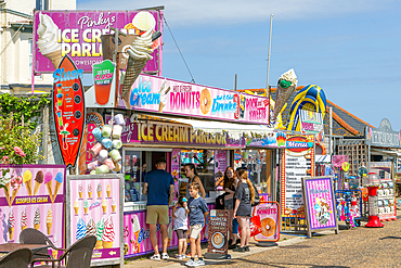 Pinky's Ice Cream Parlour shop on The Esplanade, Lowestoft, Suffolk, England, UK