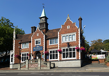 The Cricketer free house JD Wetherspoon pub in town centre of Ipswich, Suffolk, England, UK built 1930s