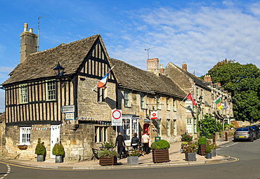 Post Office and The Bull Hotel and public house, village of Fairford, Cotswolds Gloucestershire, England, UK