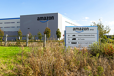 Amazon Fulfilment centre BRS2, warehousing and distribution building, Symmetry Park, Swindon, Wiltshire, England, UK