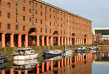 Tate Liverpool art gallery, Royal Albert Dock, Pier Head, Liverpool, England, UK